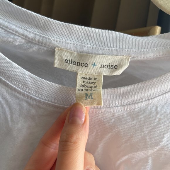 Silence & Noise White Sleeveless Blouse - Picture 2 of 3